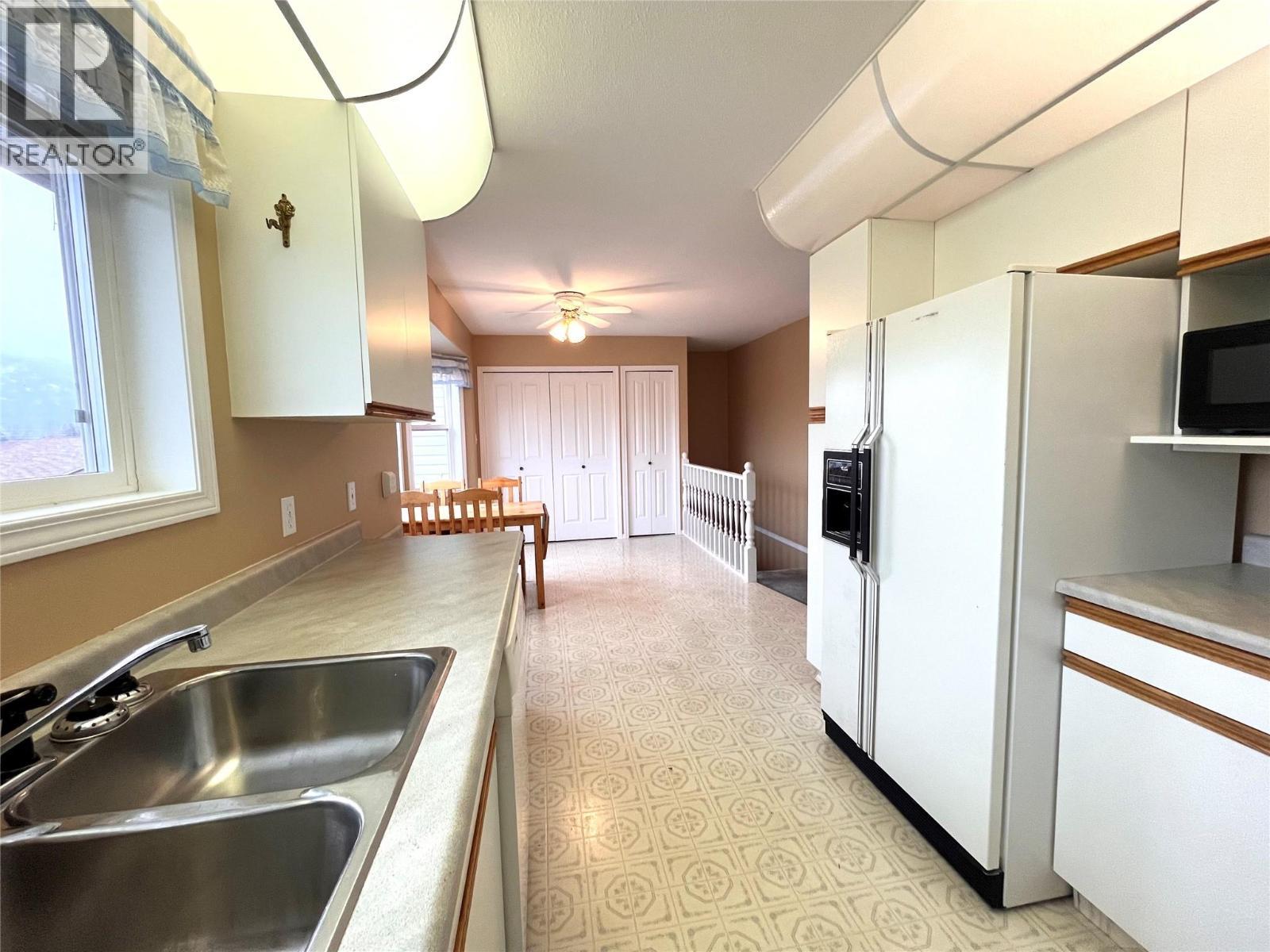 2210 Columbia Avenue Unit# 13, Castlegar, BC - Indoor Photo Showing Kitchen With Double Sink