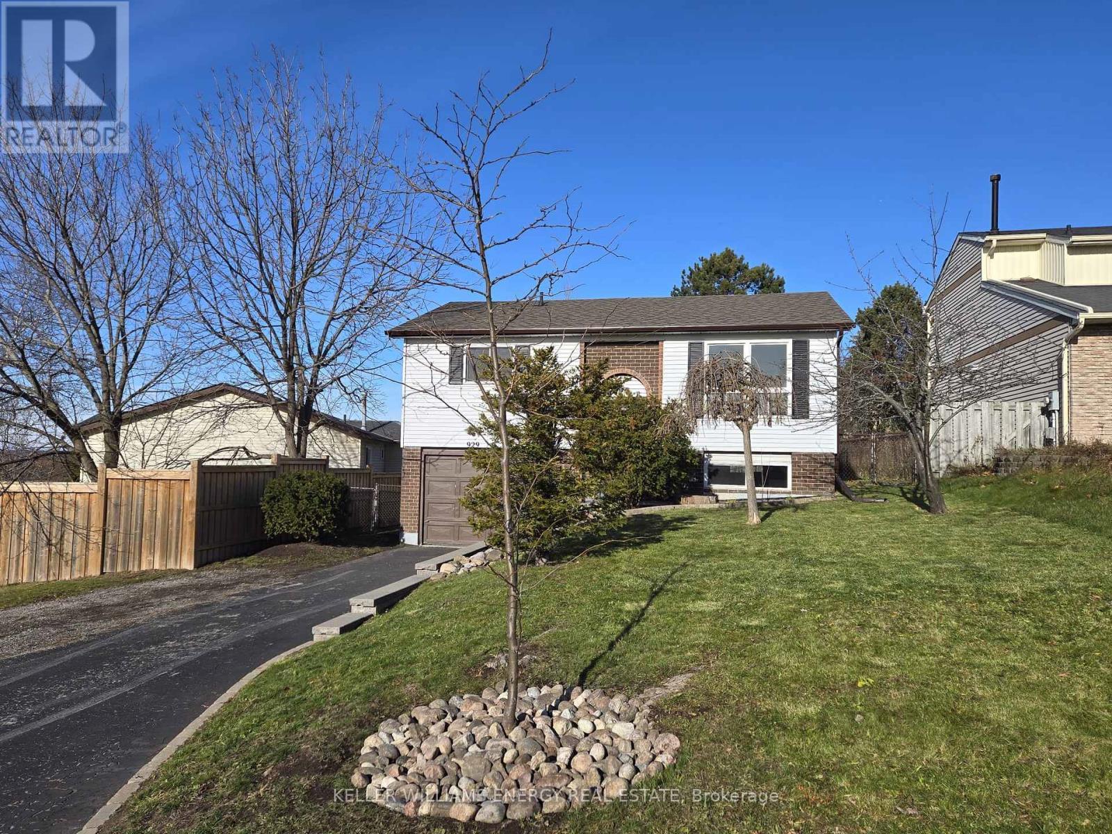 Lower - 929 Southdown Drive, Oshawa (Donevan), ON - Outdoor