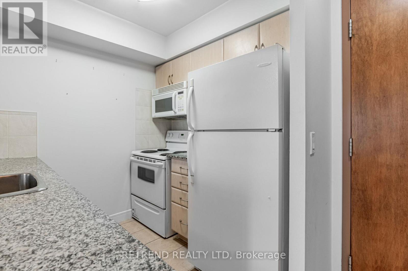 909 - 35 Bales Avenue, Toronto, ON - Indoor Photo Showing Kitchen