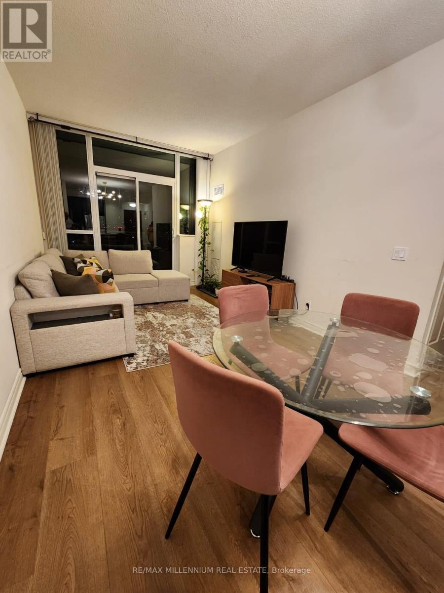 607 - 339 Rathburn Road W, Mississauga, ON - Indoor Photo Showing Living Room