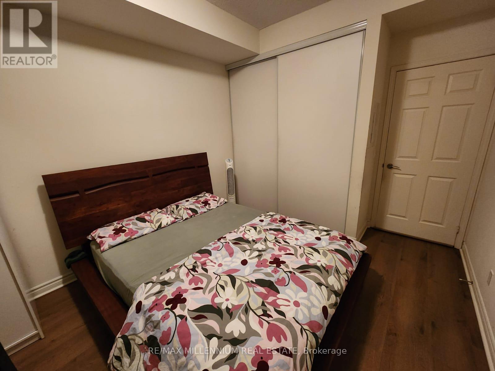 607 - 339 Rathburn Road W, Mississauga, ON - Indoor Photo Showing Bedroom