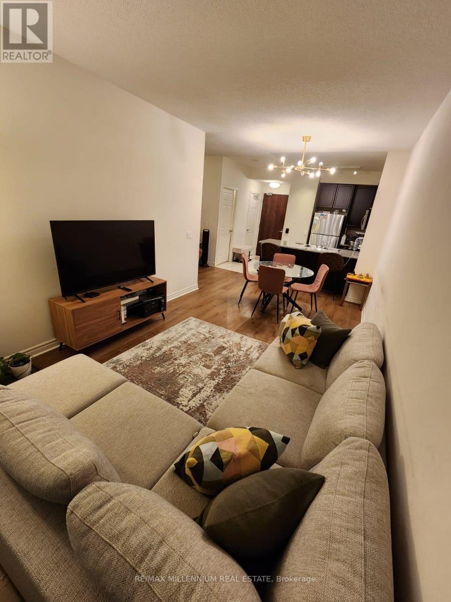 607 - 339 Rathburn Road W, Mississauga, ON - Indoor Photo Showing Living Room