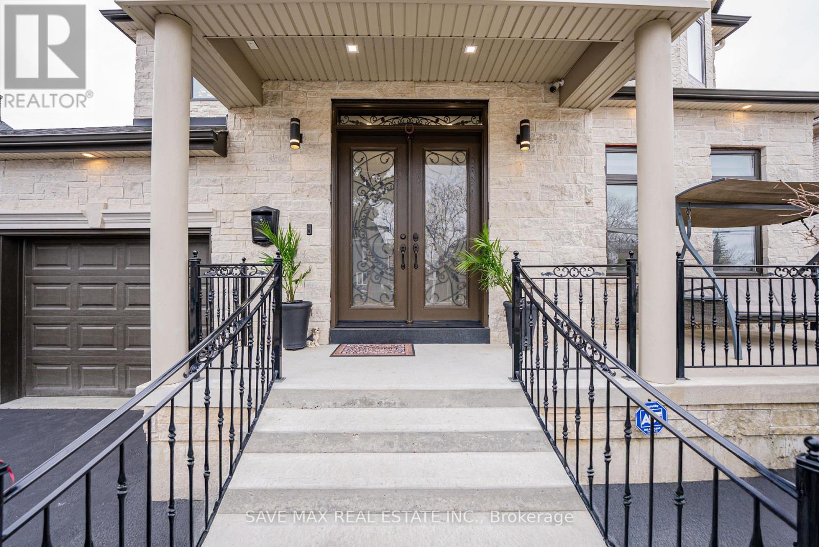 23 Hillcrest Avenue, Brampton, ON - Outdoor With Deck Patio Veranda