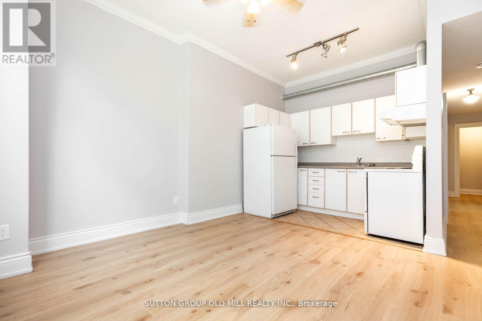 201 - 133 Dunn Avenue, Toronto, ON - Indoor Photo Showing Kitchen
