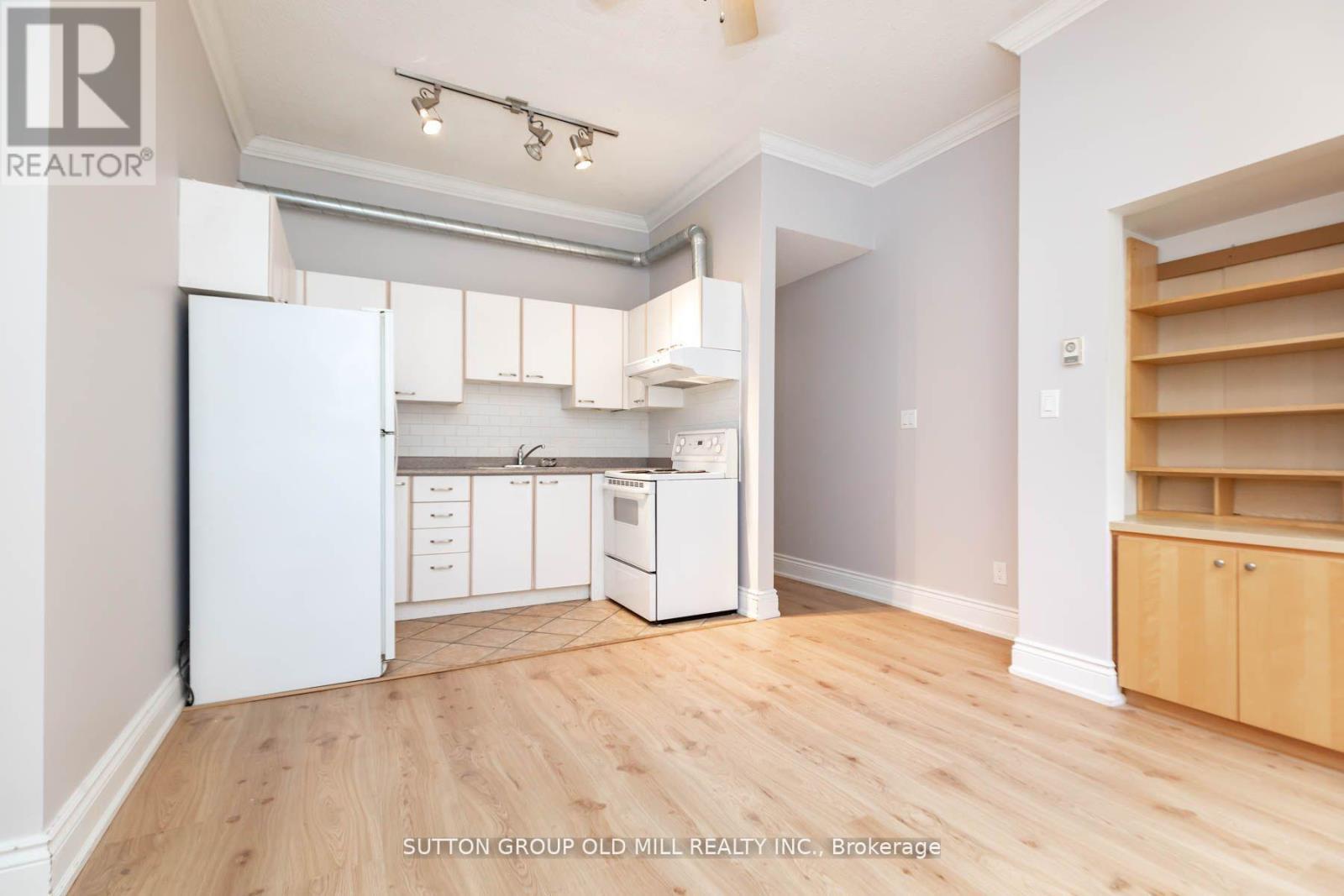 201 - 133 Dunn Avenue, Toronto, ON - Indoor Photo Showing Kitchen