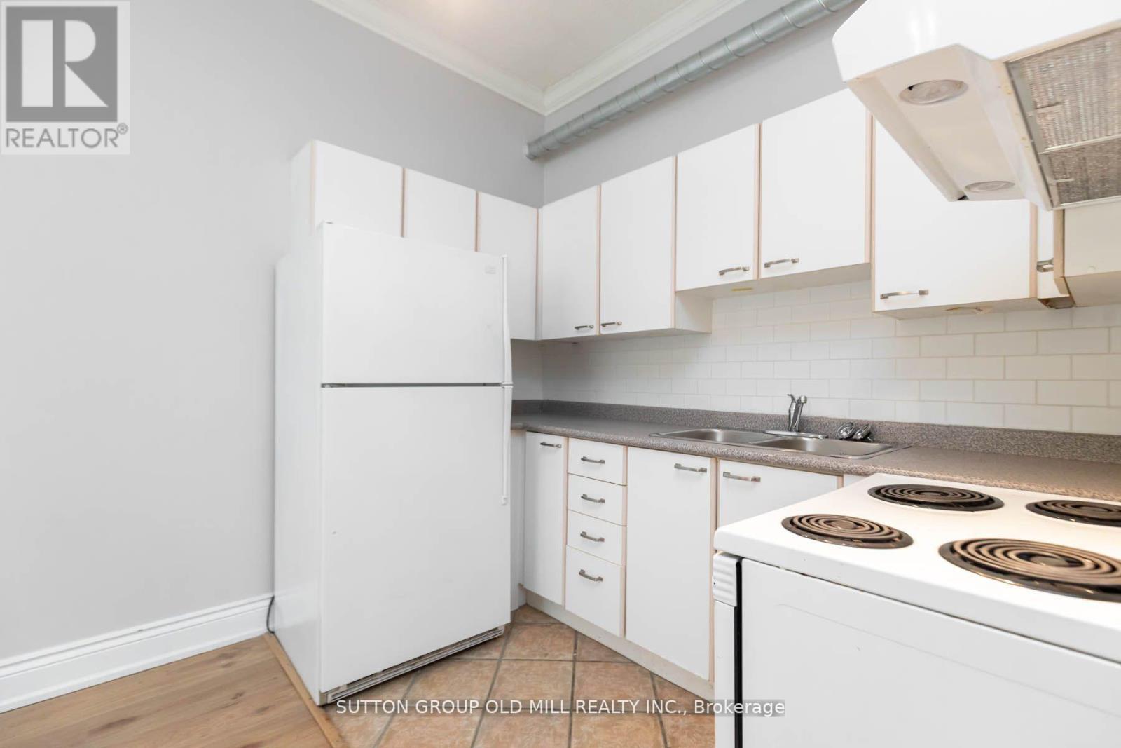 201 - 133 Dunn Avenue, Toronto, ON - Indoor Photo Showing Kitchen With Double Sink