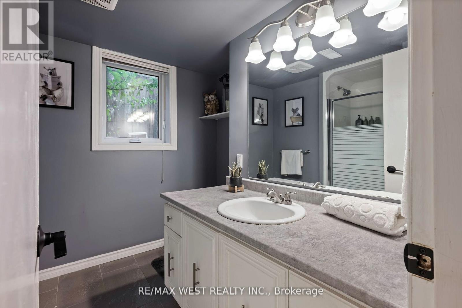 246044 County Rd 16 Road, Mono, ON - Indoor Photo Showing Bathroom