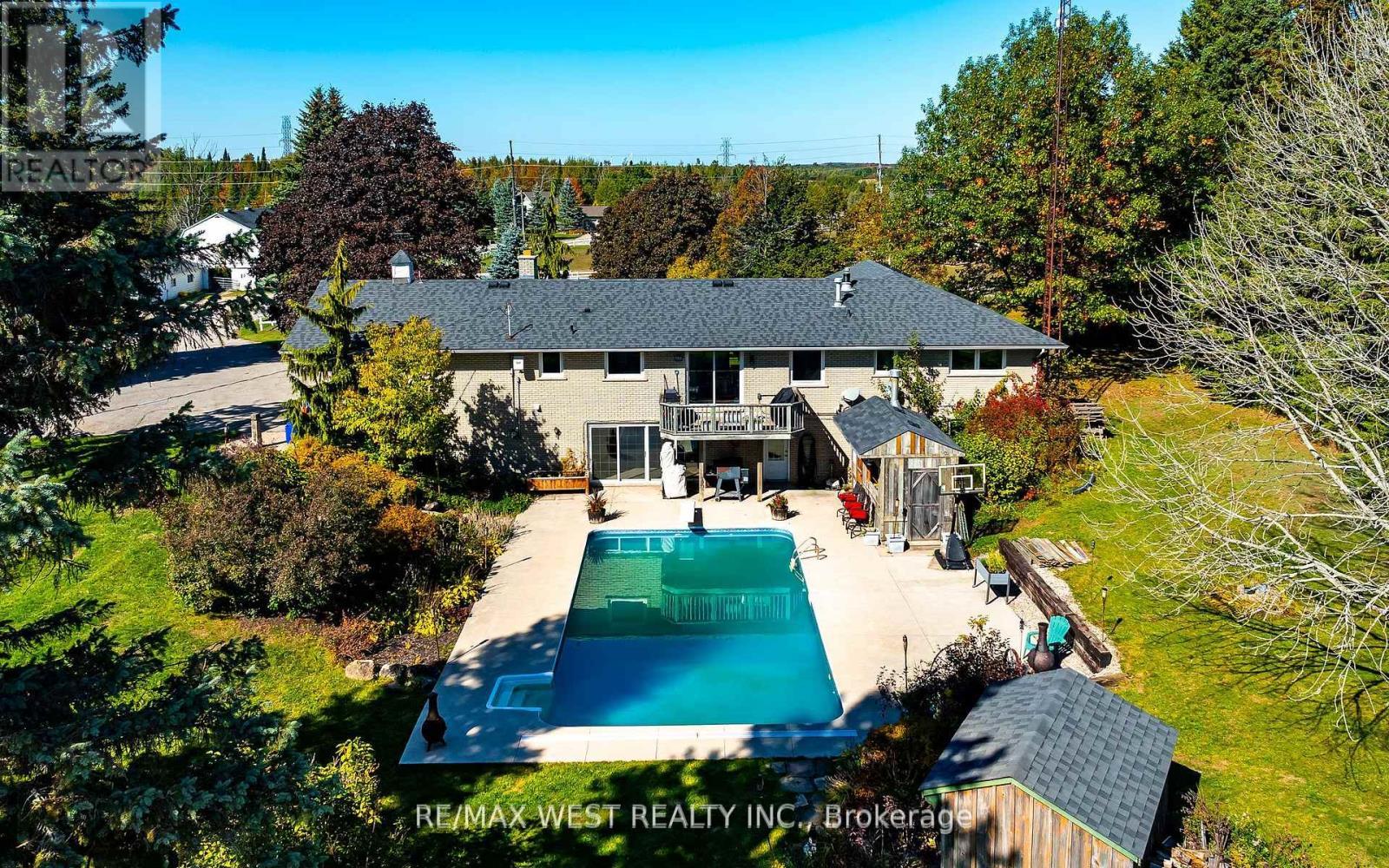 246044 County Rd 16 Road, Mono, ON - Outdoor With In Ground Pool