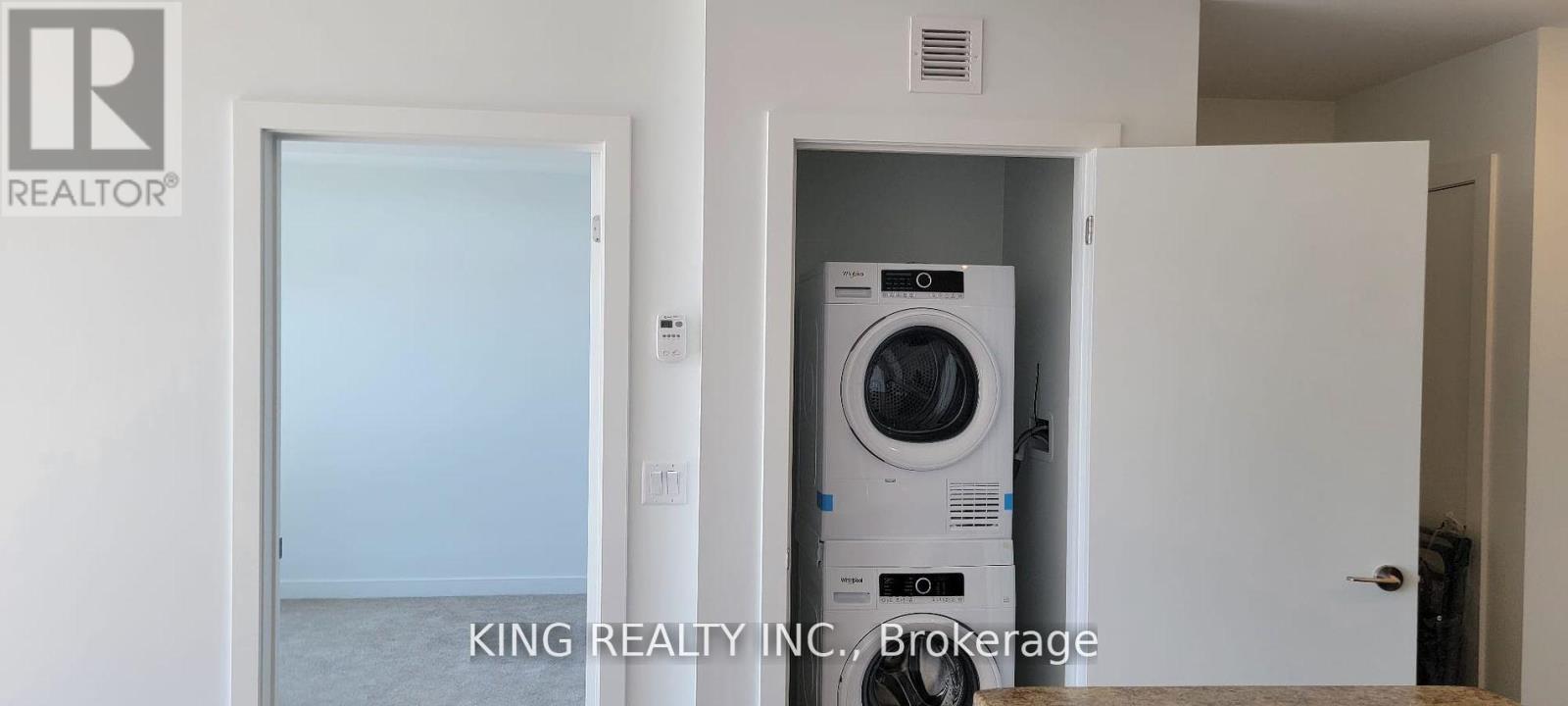 306 - 600 North Service Road, Hamilton, ON - Indoor Photo Showing Laundry Room
