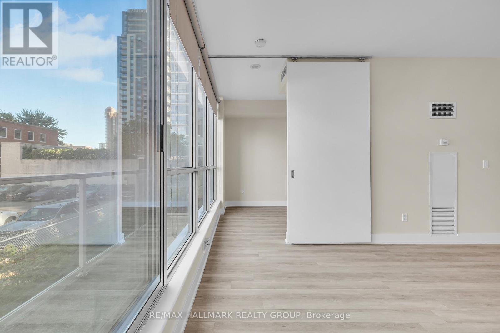 210 - 180 York Street, Ottawa, ON - With Exterior