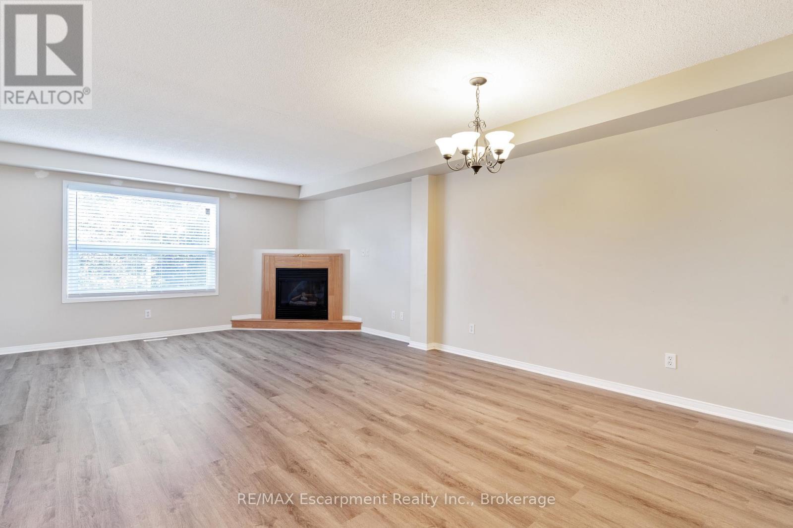 12 - 1550 Reeves Gate, Oakville (Ga Glen Abbey), ON - Indoor Photo Showing Living Room With Fireplace