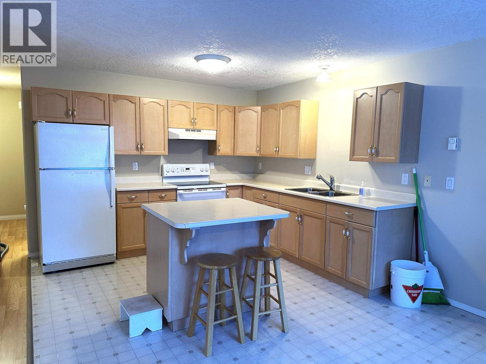 1 1686 Main Street, Smithers, BC - Indoor Photo Showing Kitchen With Double Sink