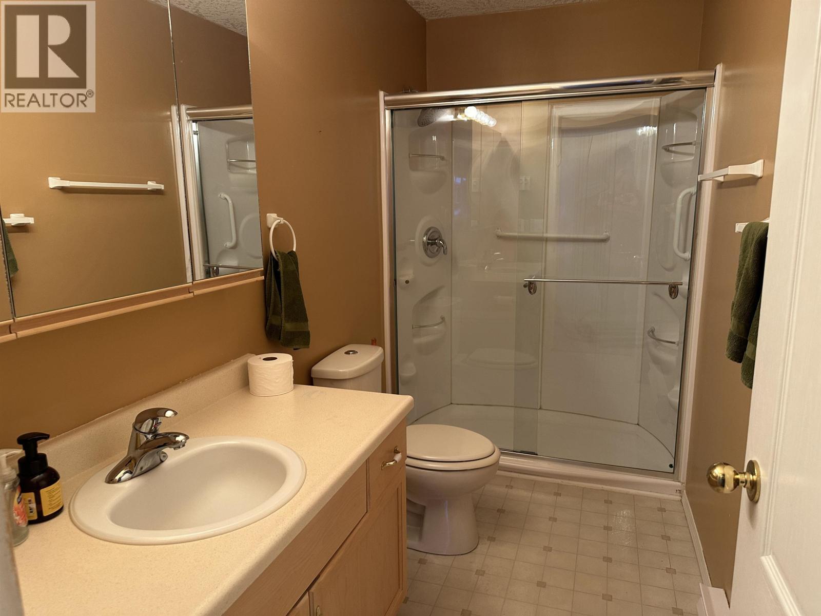 1 1686 Main Street, Smithers, BC - Indoor Photo Showing Bathroom