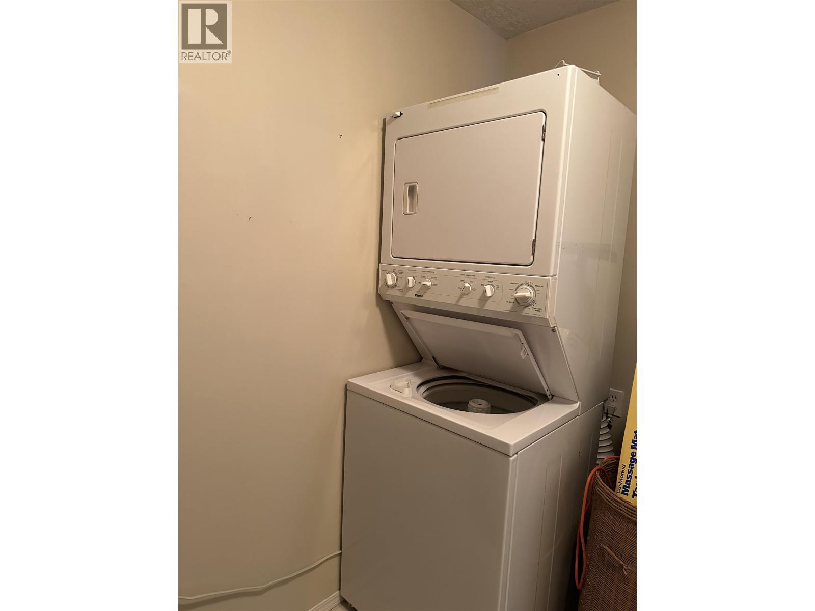 1 1686 Main Street, Smithers, BC - Indoor Photo Showing Laundry Room