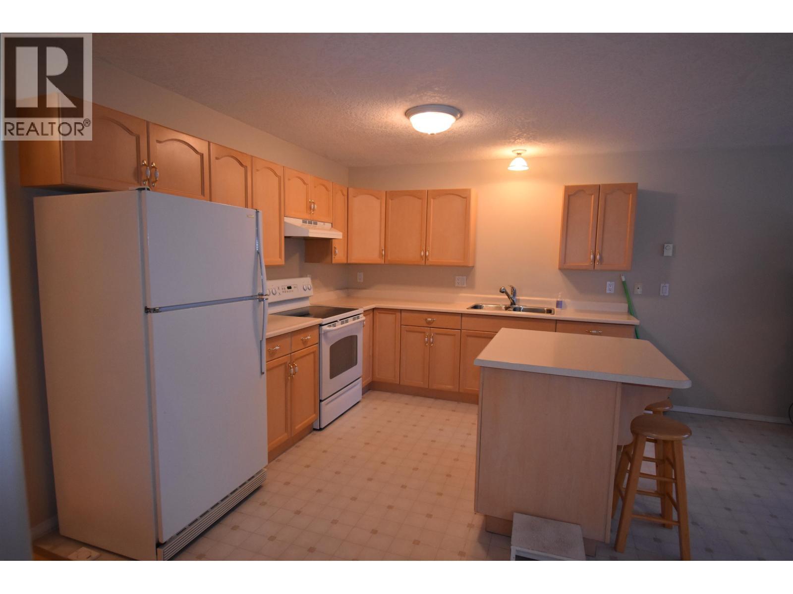 1 1686 Main Street, Smithers, BC - Indoor Photo Showing Kitchen With Double Sink