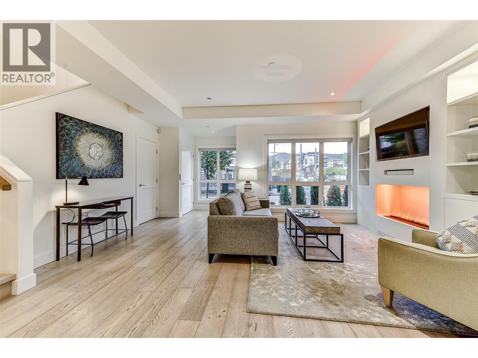 1308 Richter Street Unit# 106, Kelowna, BC - Indoor Photo Showing Living Room