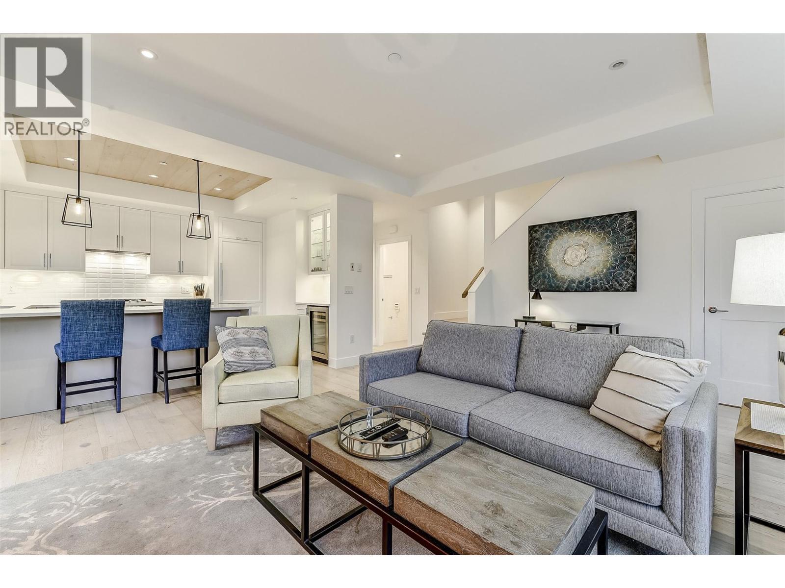 1308 Richter Street Unit# 106, Kelowna, BC - Indoor Photo Showing Living Room