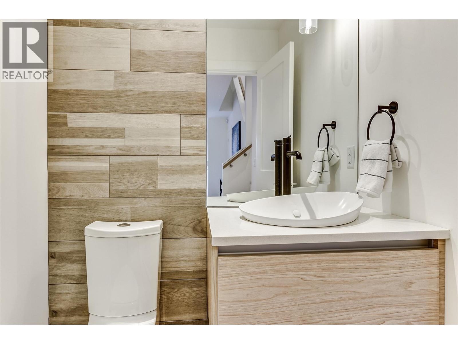 1308 Richter Street Unit# 106, Kelowna, BC - Indoor Photo Showing Bathroom