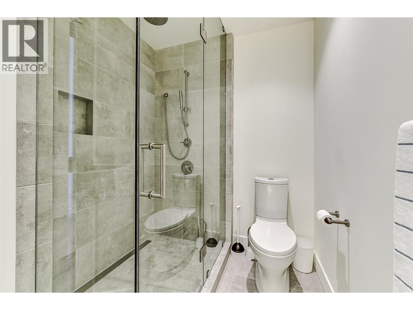 1308 Richter Street Unit# 106, Kelowna, BC - Indoor Photo Showing Bathroom