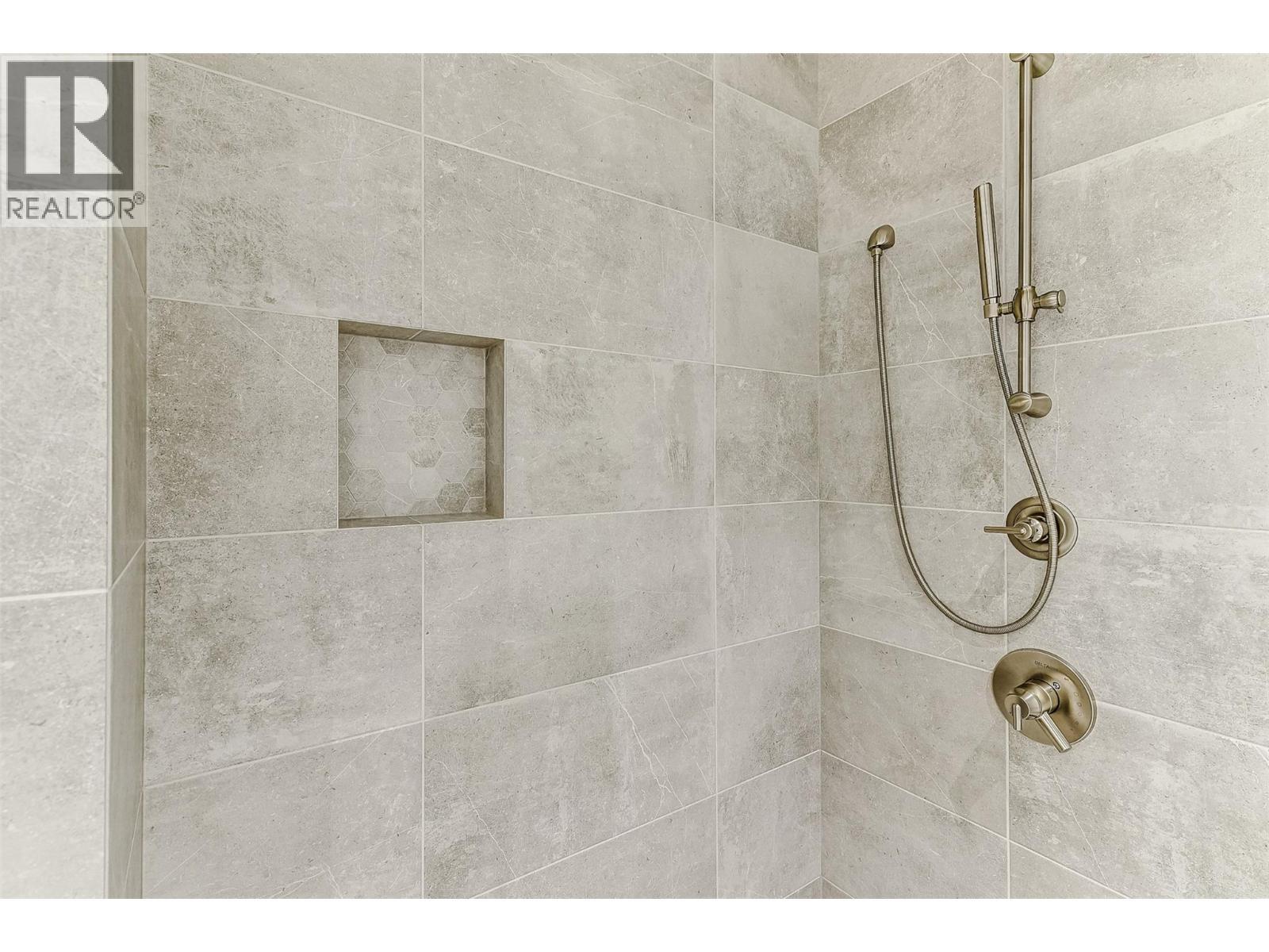 1308 Richter Street Unit# 106, Kelowna, BC - Indoor Photo Showing Bathroom