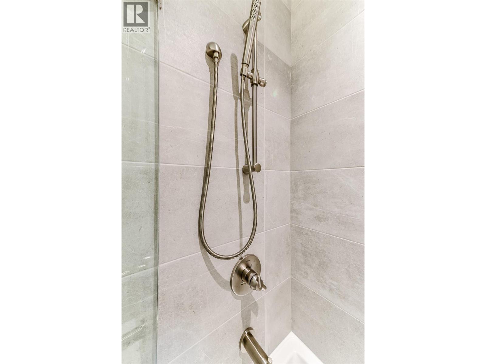 1308 Richter Street Unit# 106, Kelowna, BC - Indoor Photo Showing Bathroom