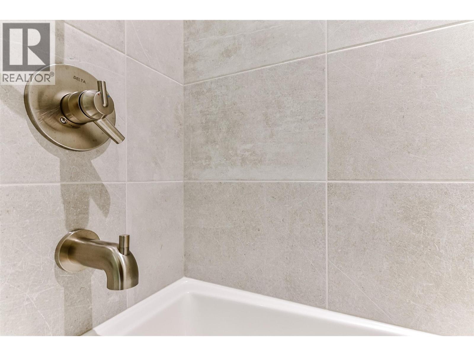 1308 Richter Street Unit# 106, Kelowna, BC - Indoor Photo Showing Bathroom