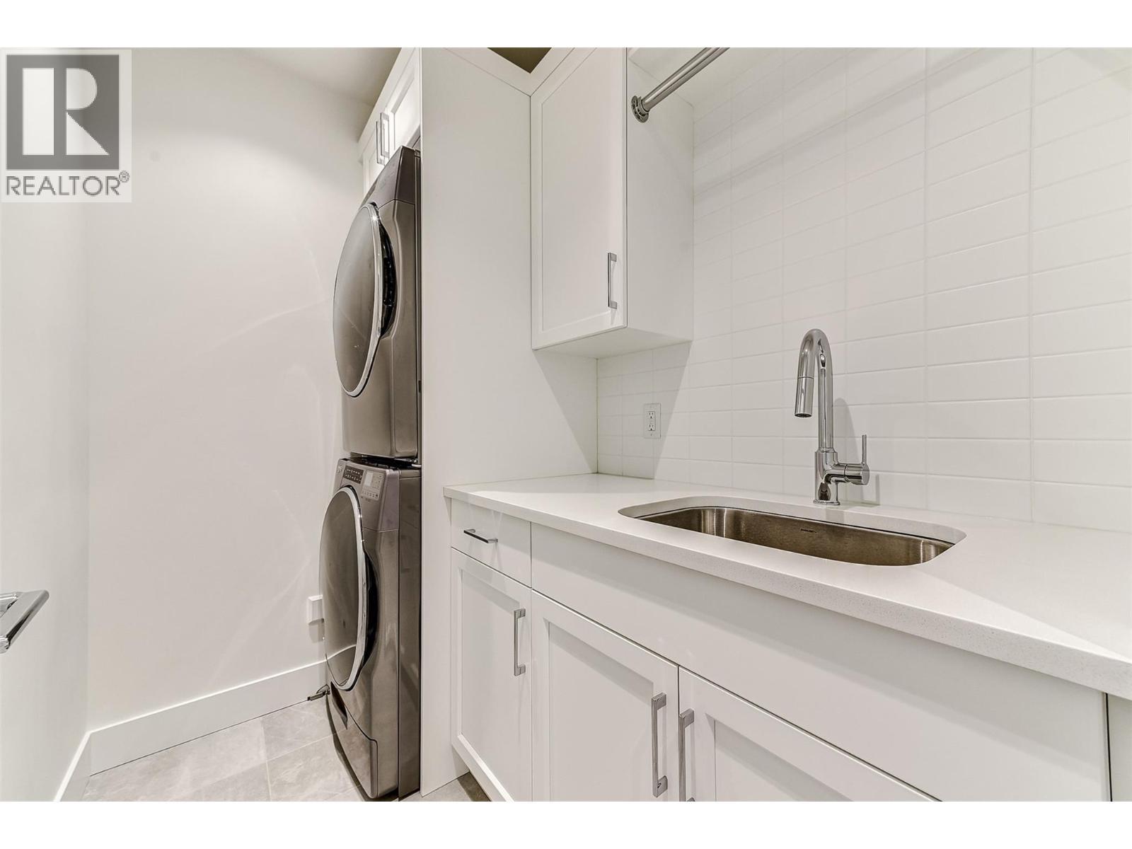 1308 Richter Street Unit# 106, Kelowna, BC - Indoor Photo Showing Laundry Room