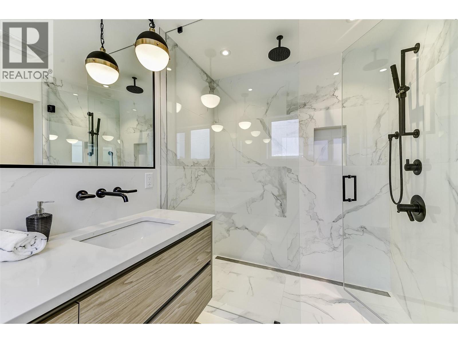 1308 Richter Street Unit# 106, Kelowna, BC - Indoor Photo Showing Bathroom