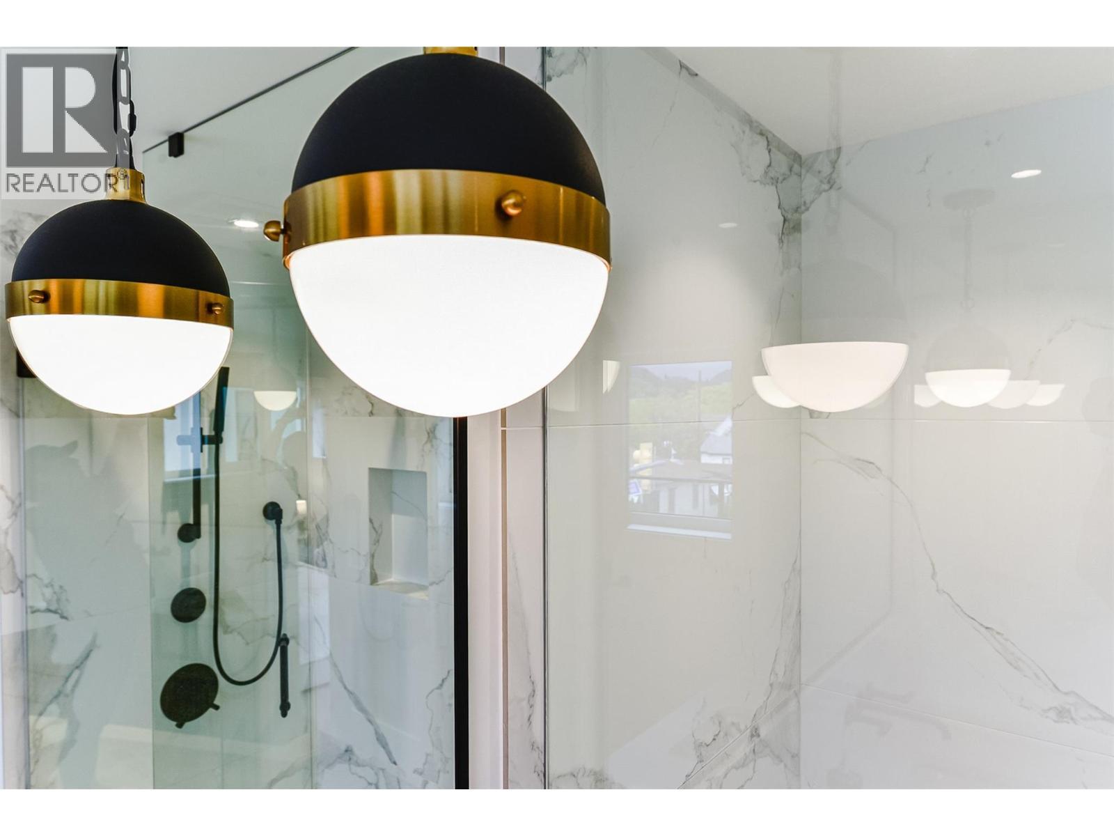 1308 Richter Street Unit# 106, Kelowna, BC - Indoor Photo Showing Bathroom