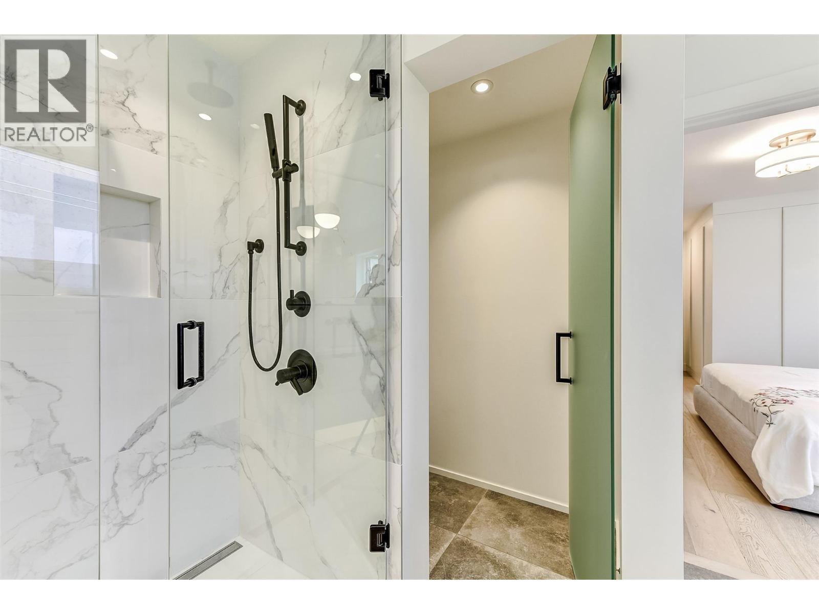 1308 Richter Street Unit# 106, Kelowna, BC - Indoor Photo Showing Bathroom