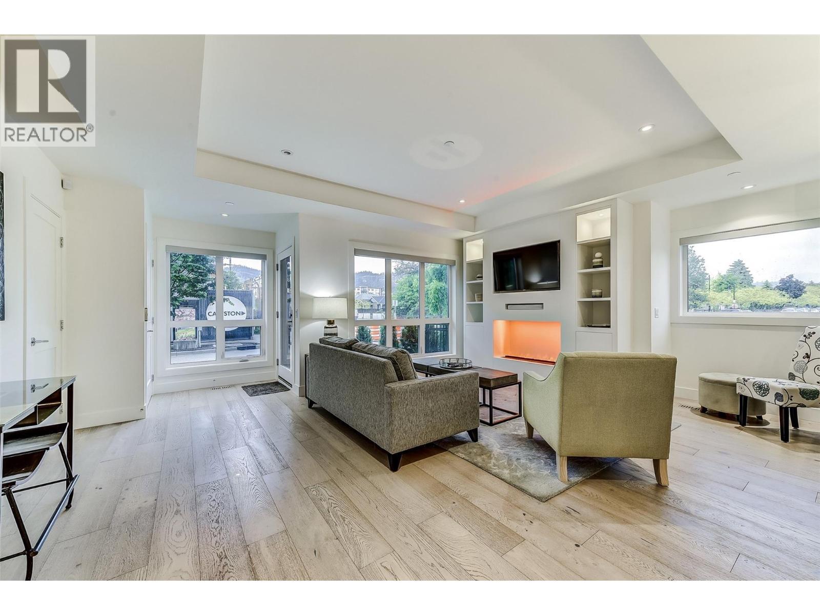 1308 Richter Street Unit# 106, Kelowna, BC - Indoor Photo Showing Living Room