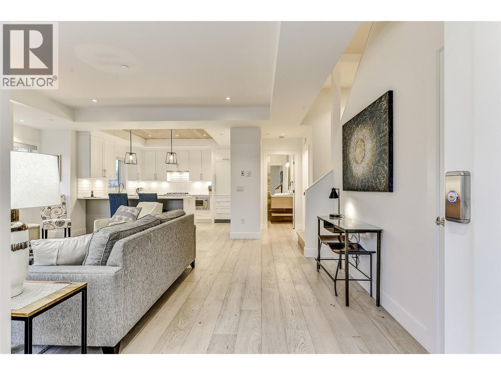 1308 Richter Street Unit# 106, Kelowna, BC - Indoor Photo Showing Living Room