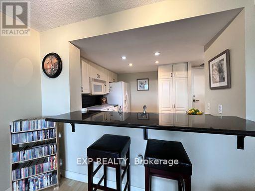 705 - 725 King Street W, Toronto, ON - Indoor Photo Showing Kitchen