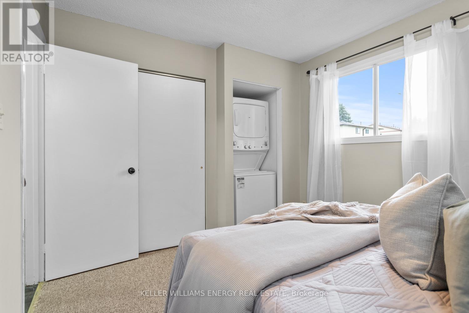 Upper - 929 Southdown Drive, Oshawa (Donevan), ON - Indoor Photo Showing Bedroom