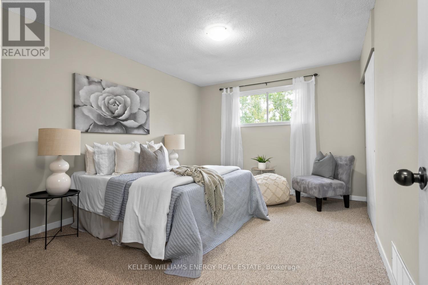 Upper - 929 Southdown Drive, Oshawa (Donevan), ON - Indoor Photo Showing Bedroom