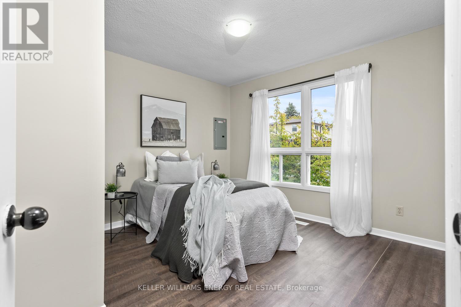 Upper - 929 Southdown Drive, Oshawa (Donevan), ON - Indoor Photo Showing Other Room