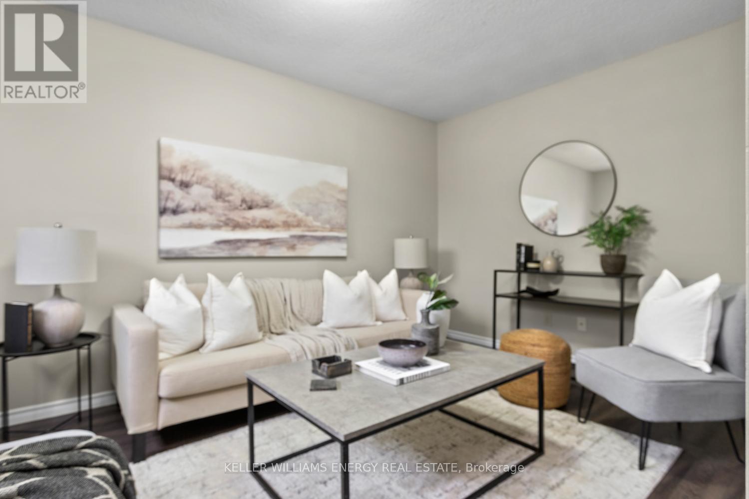 Upper - 929 Southdown Drive, Oshawa (Donevan), ON - Indoor Photo Showing Living Room