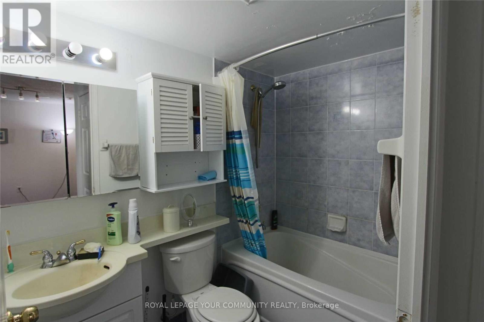 816 - 17 Michael Power Place, Toronto, ON - Indoor Photo Showing Bathroom