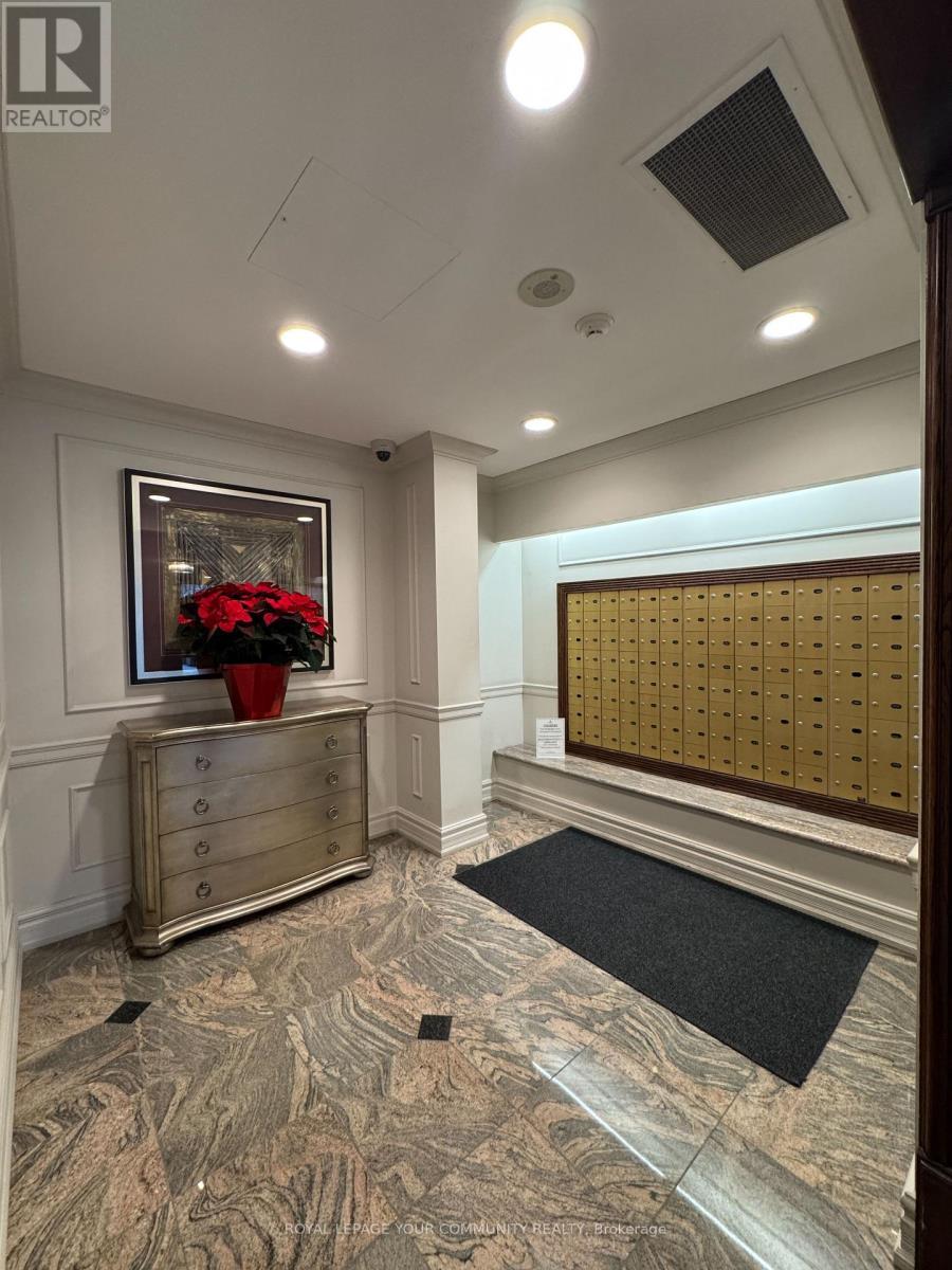 816 - 17 Michael Power Place, Toronto, ON - Indoor Photo Showing Other Room