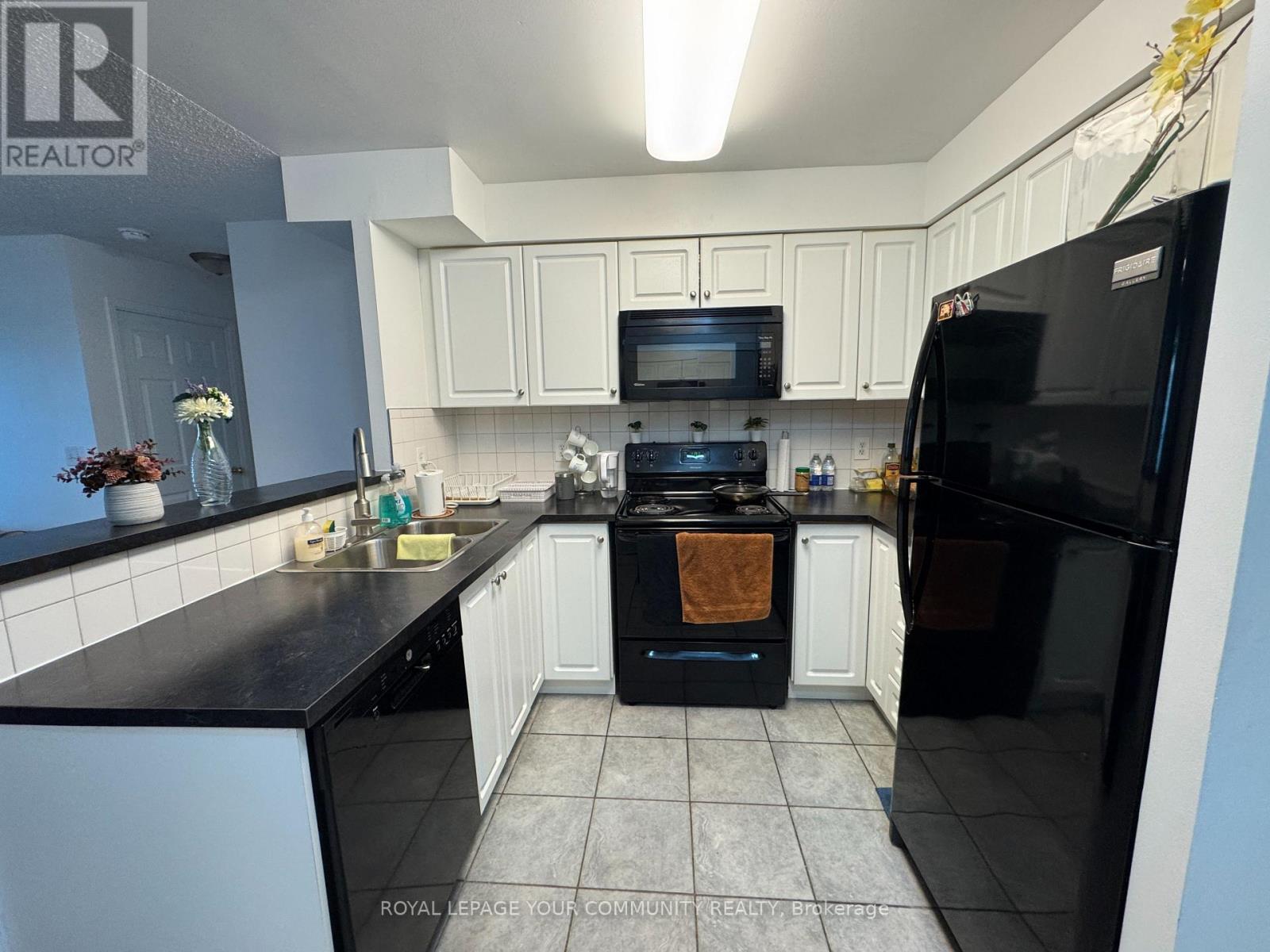 816 - 17 Michael Power Place, Toronto, ON - Indoor Photo Showing Kitchen With Double Sink