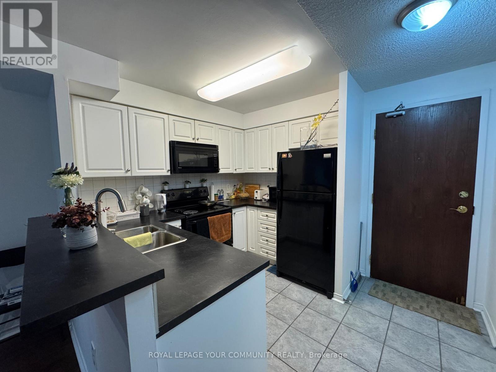 816 - 17 Michael Power Place, Toronto, ON - Indoor Photo Showing Kitchen With Double Sink