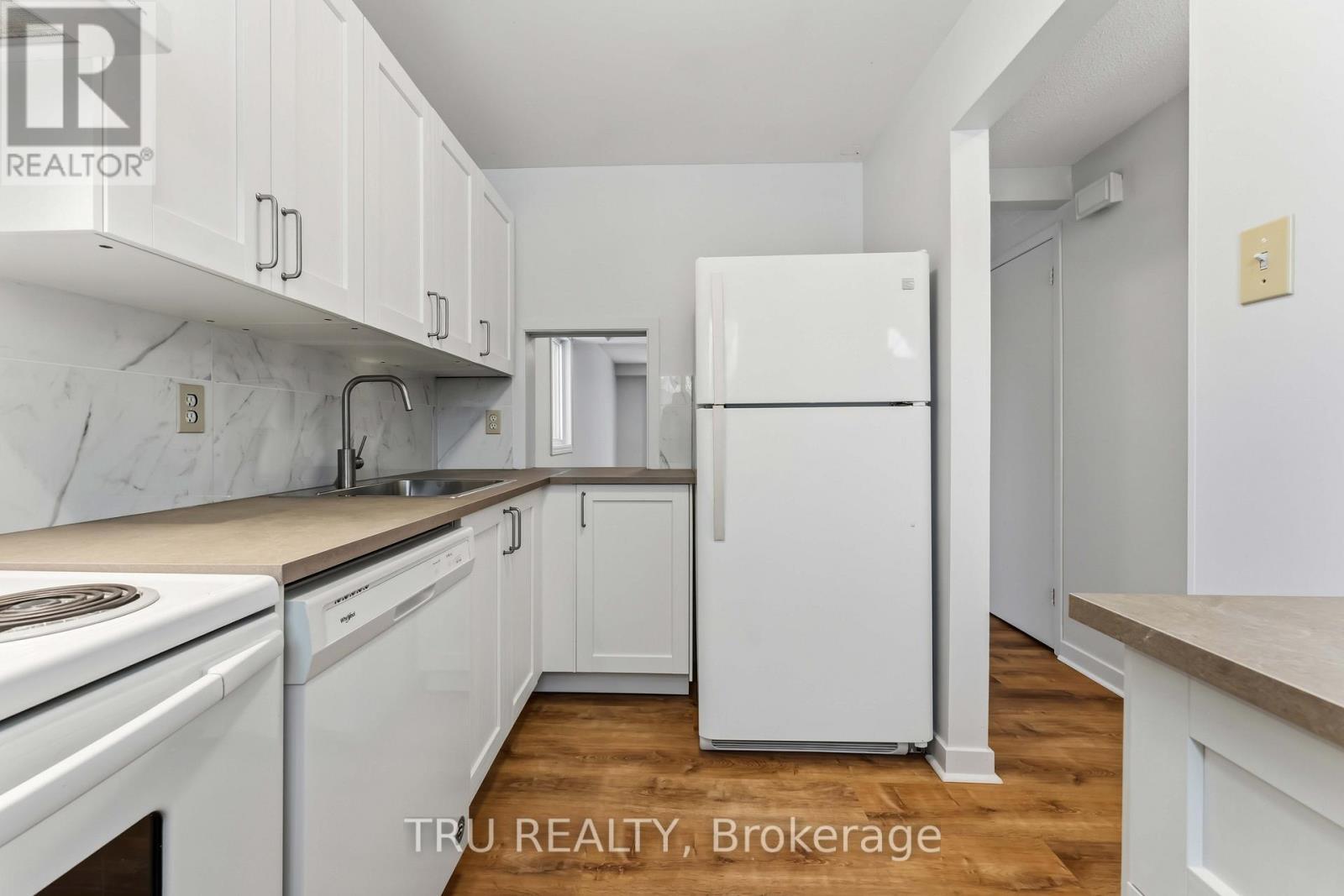 37 - 6512 Bilberry Drive, Ottawa, ON - Indoor Photo Showing Kitchen