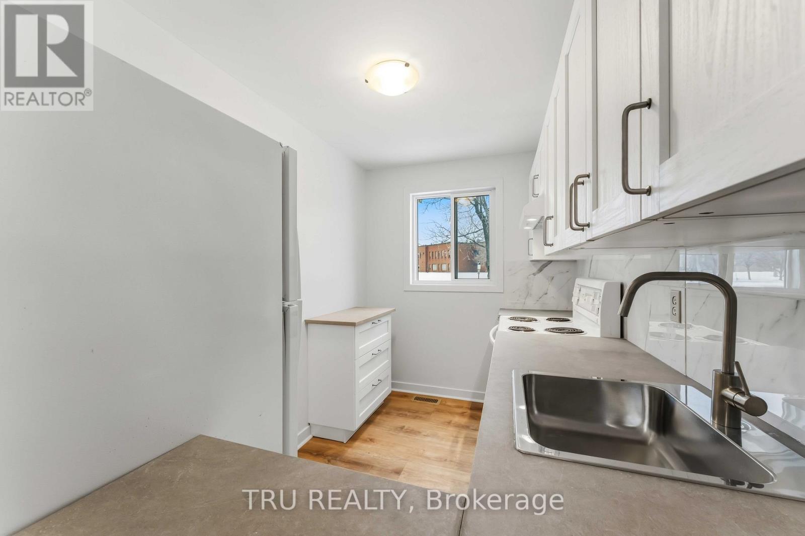 37 - 6512 Bilberry Drive, Ottawa, ON - Indoor Photo Showing Kitchen With Double Sink