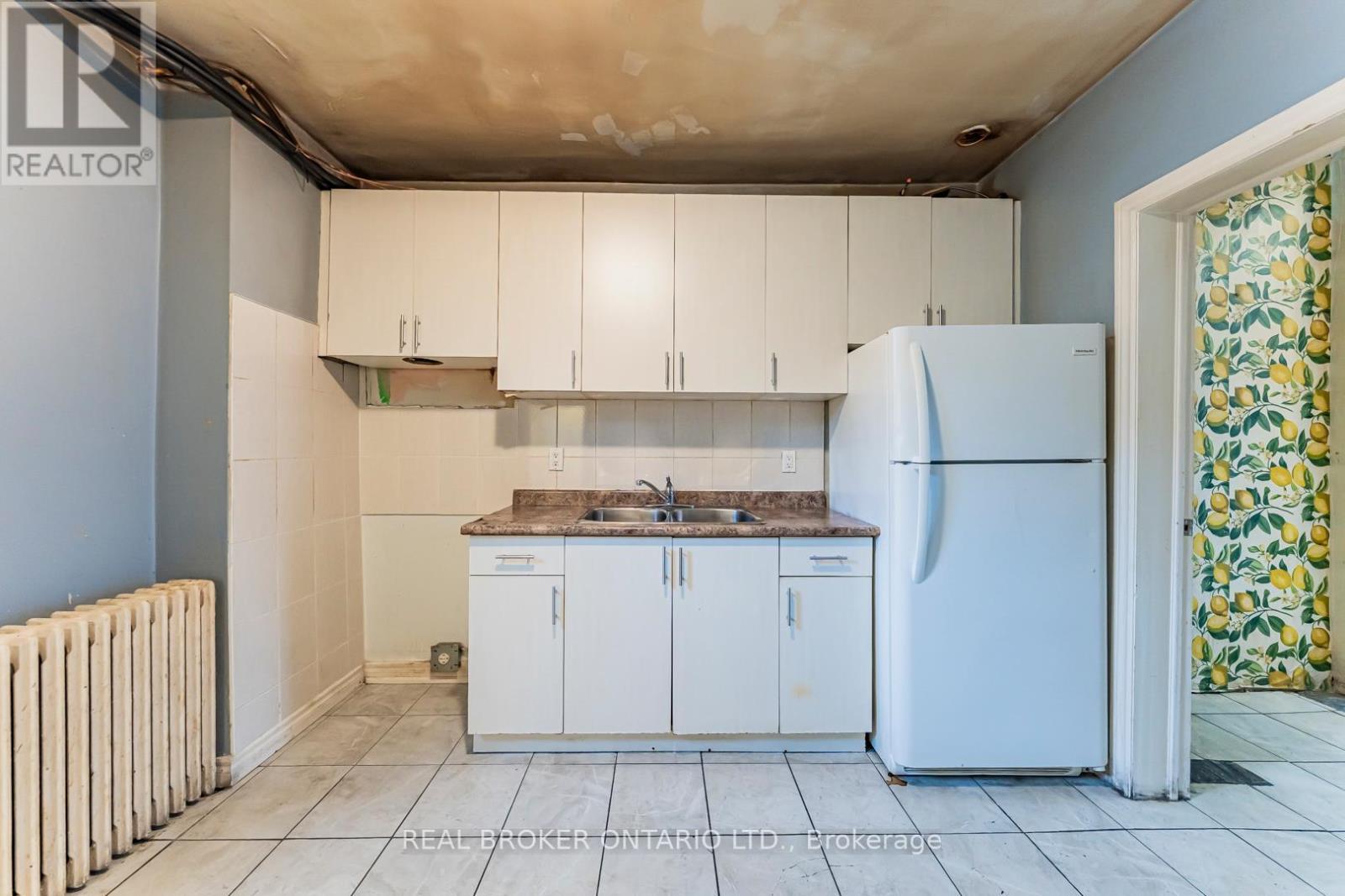 3212 Danforth Avenue, Toronto, ON