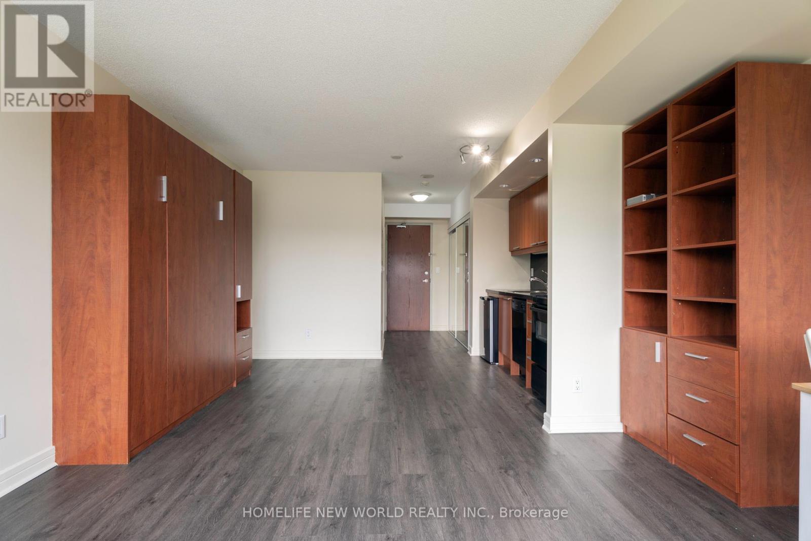 19 Avondale Avenue, Toronto, ON - Indoor Photo Showing Other Room