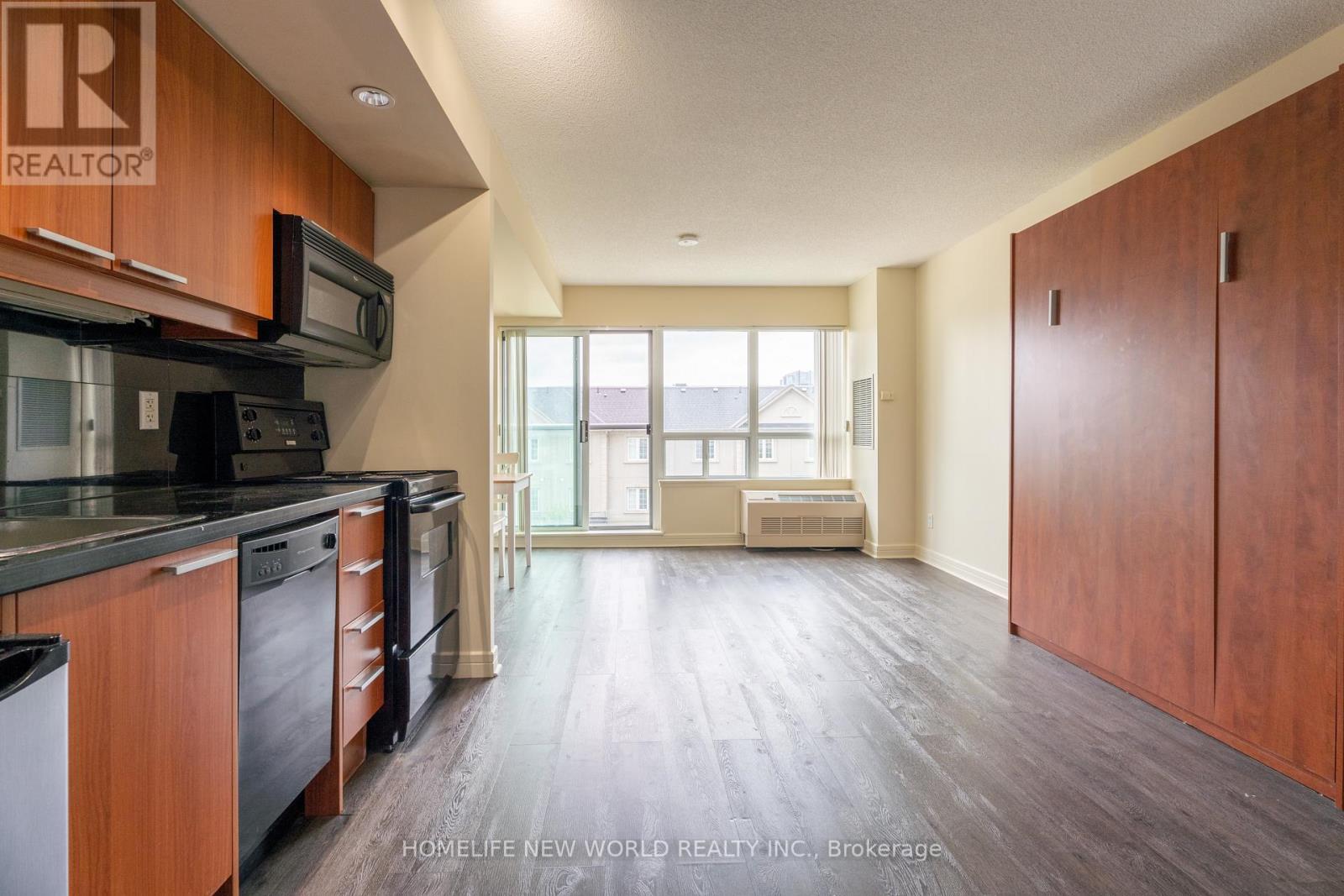 19 Avondale Avenue, Toronto, ON - Indoor Photo Showing Kitchen