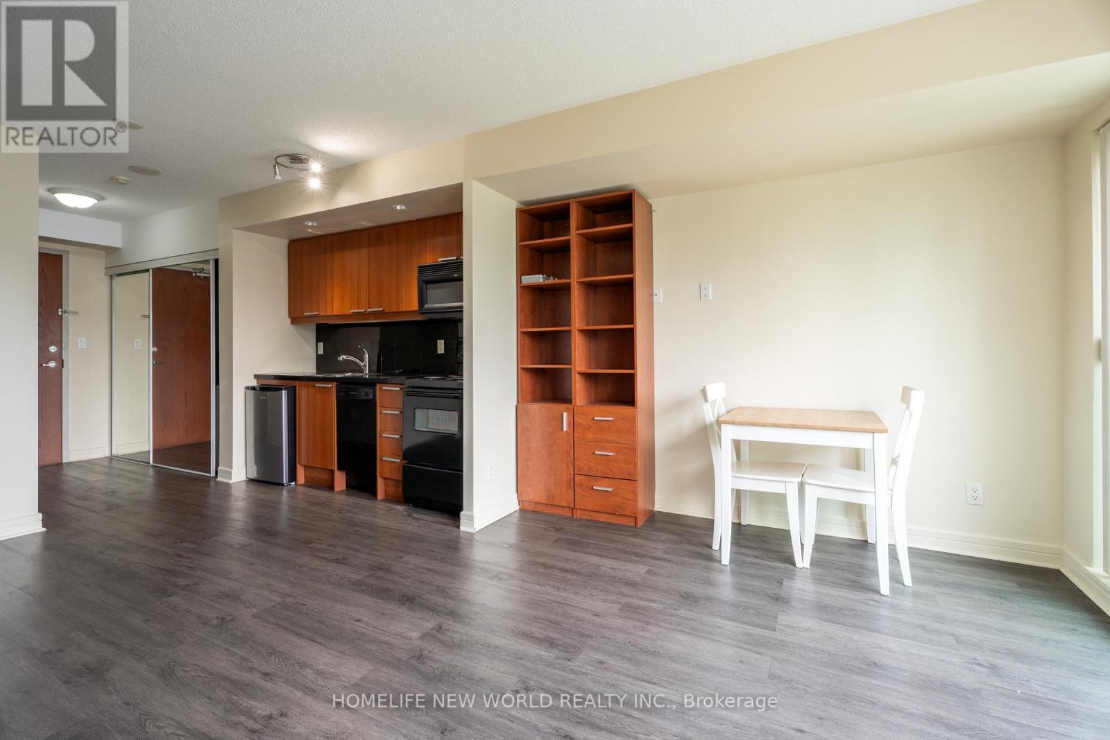 19 Avondale Avenue, Toronto, ON - Indoor Photo Showing Other Room