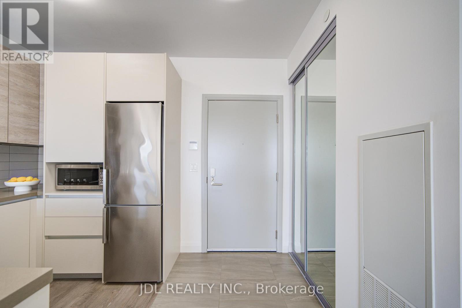 803 - 398 Highway 7 E, Richmond Hill, ON - Indoor