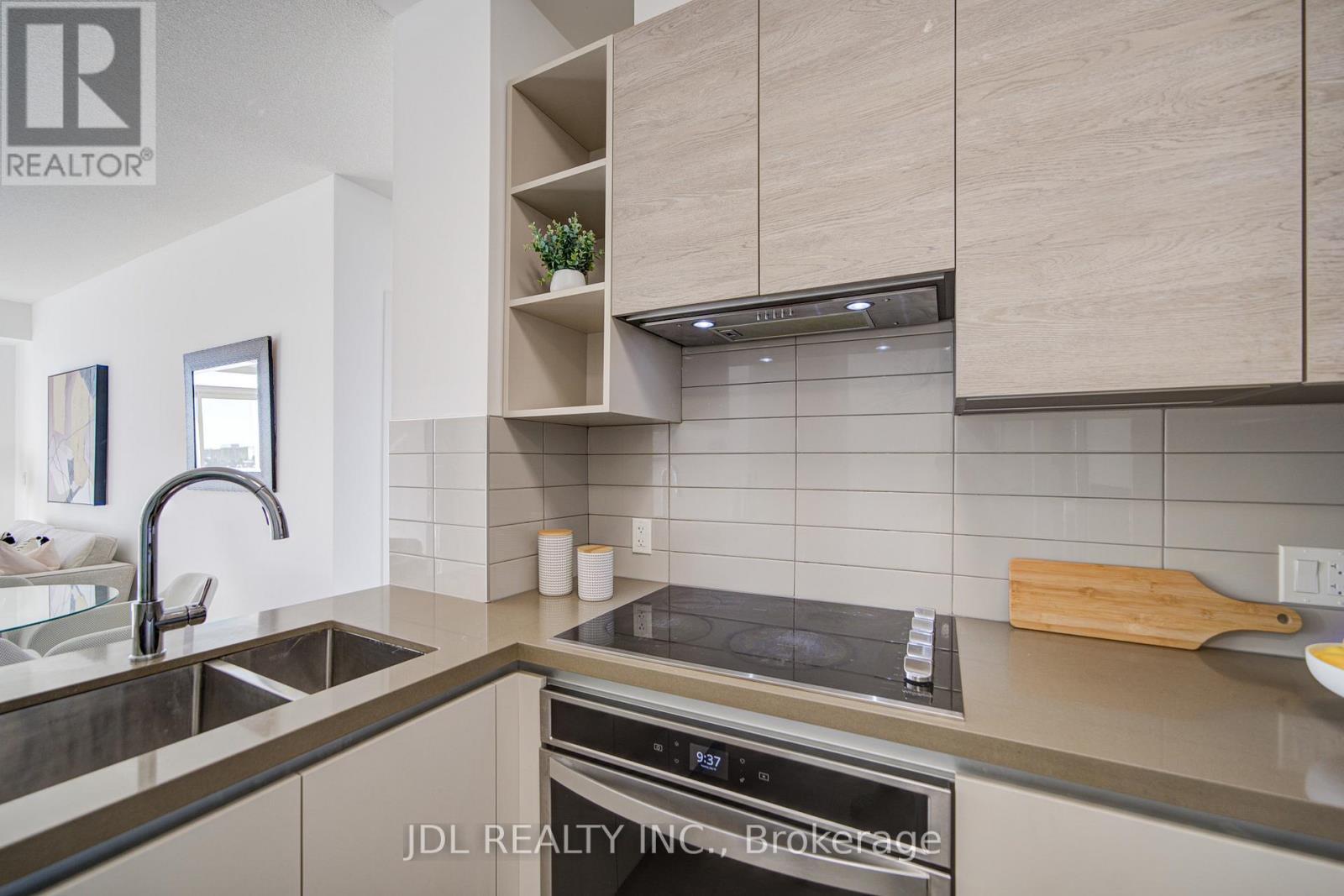 803 - 398 Highway 7 E, Richmond Hill, ON - Indoor Photo Showing Kitchen With Double Sink