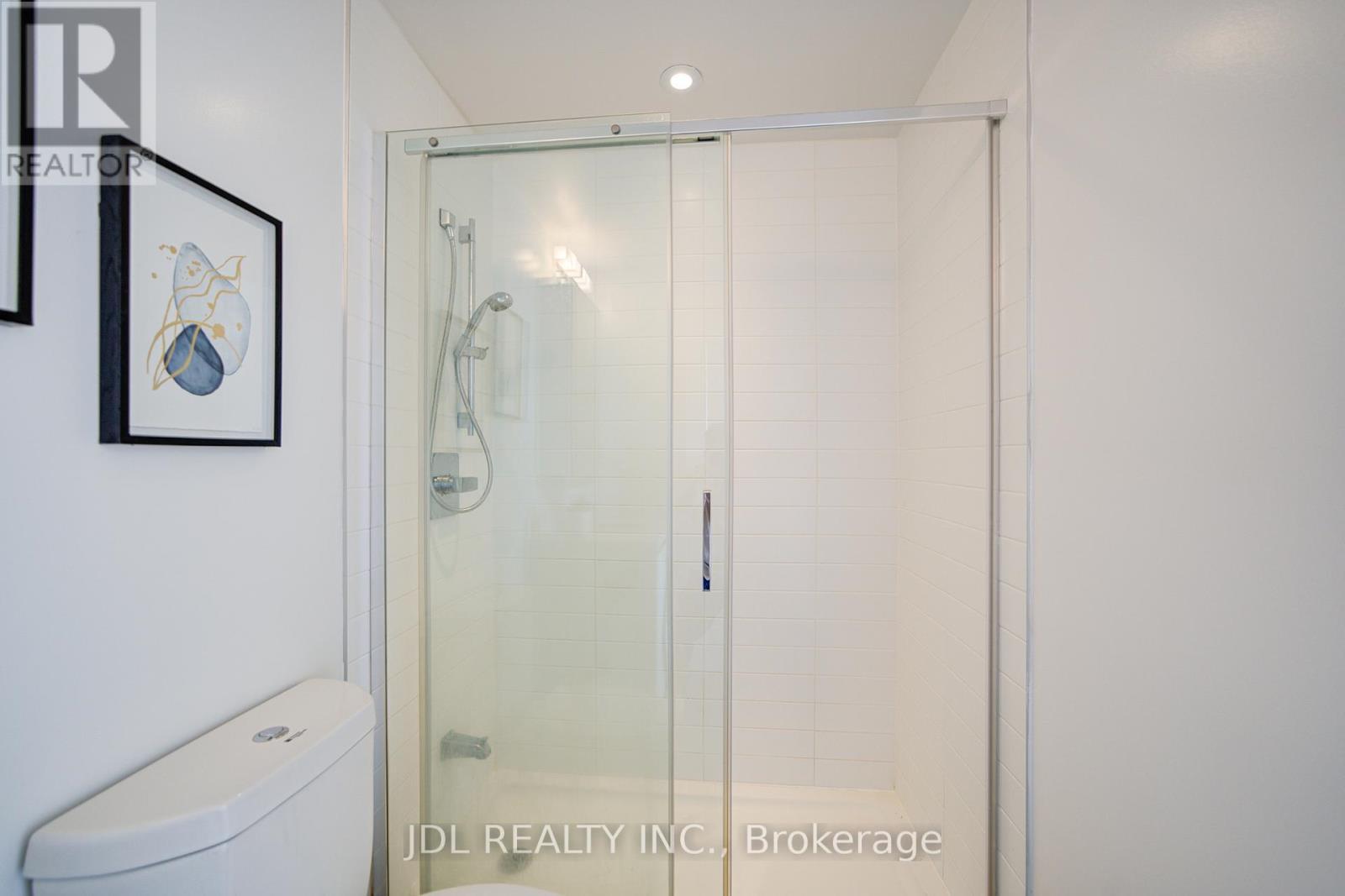 803 - 398 Highway 7 E, Richmond Hill, ON - Indoor Photo Showing Bathroom